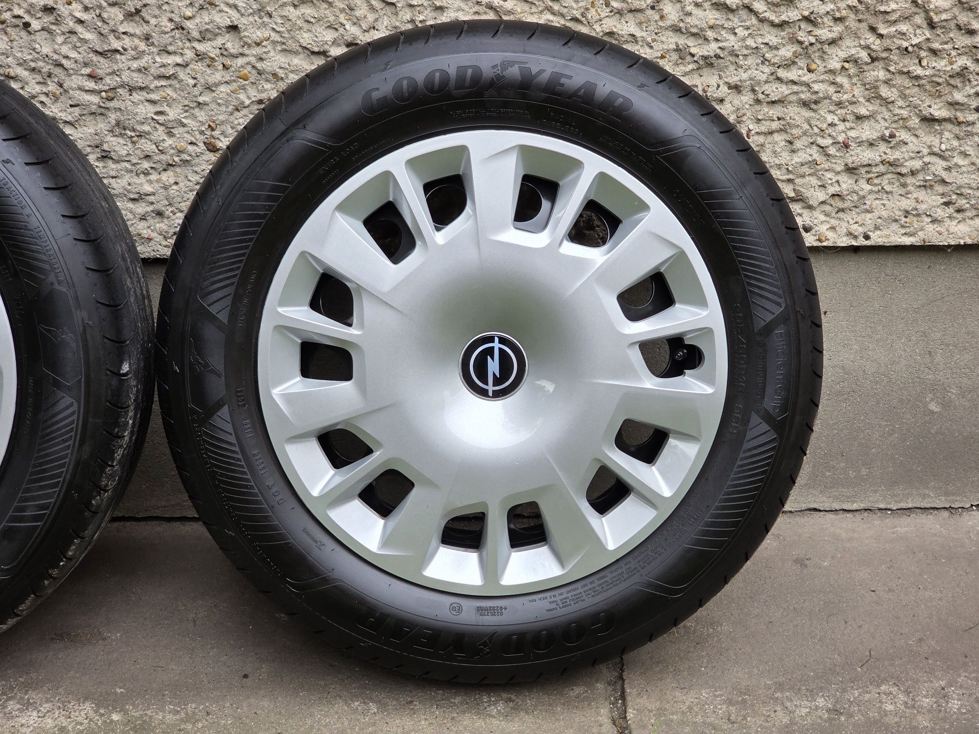 Nowe Opony Letnie 205/60/16 Goodyear Felgi 5x108 Kołpaki Opel Komplet