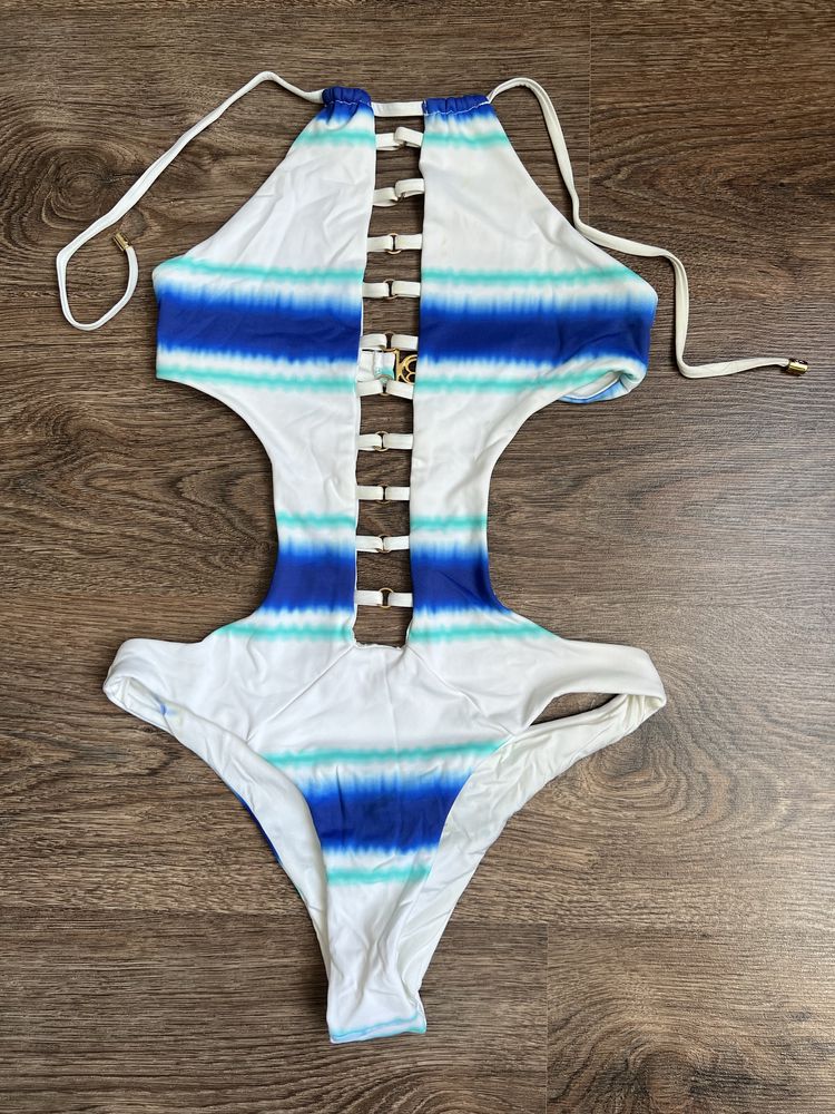 Продам  суцільний купальник Beach Bunny. Розмір S.