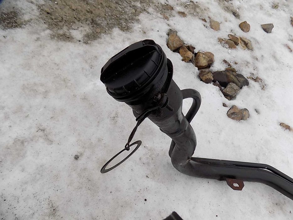 Горловина паливного баку Мондео Мк2 без кришки