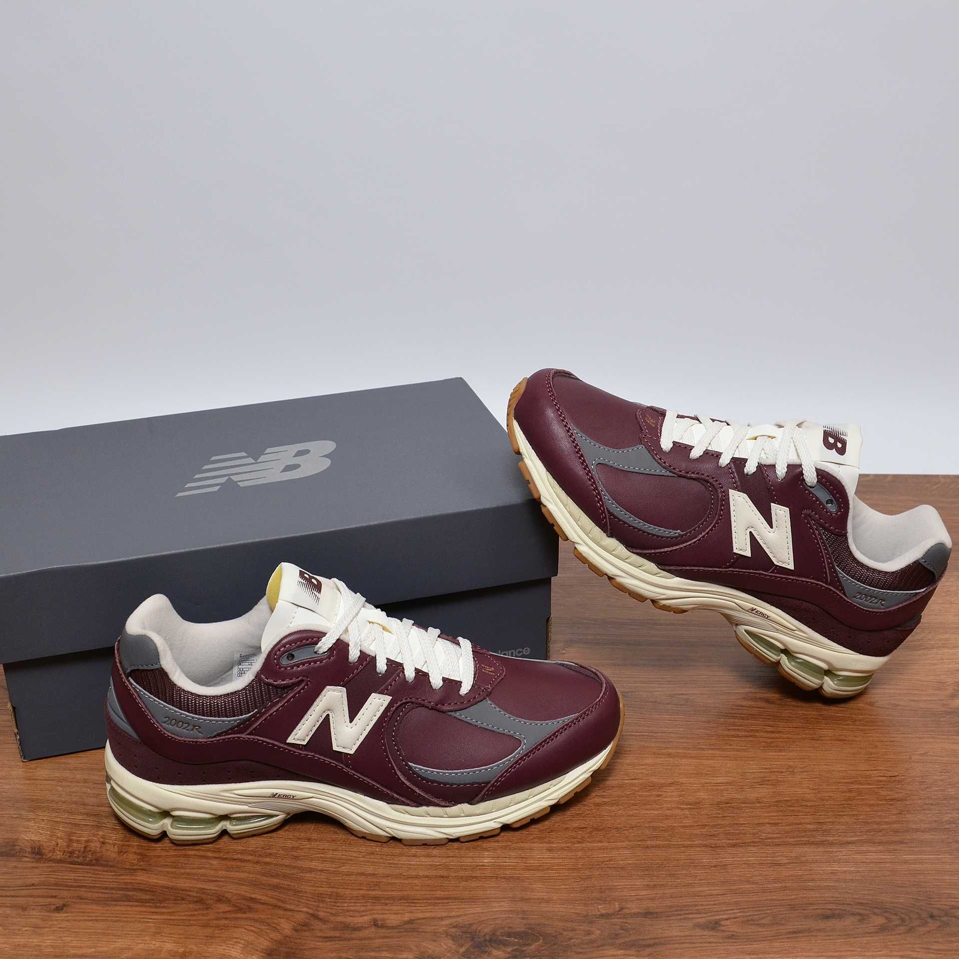 New Balance 2002R Burgundy кожаные кроссовки оригинал 42.5 (M2002RVH)
