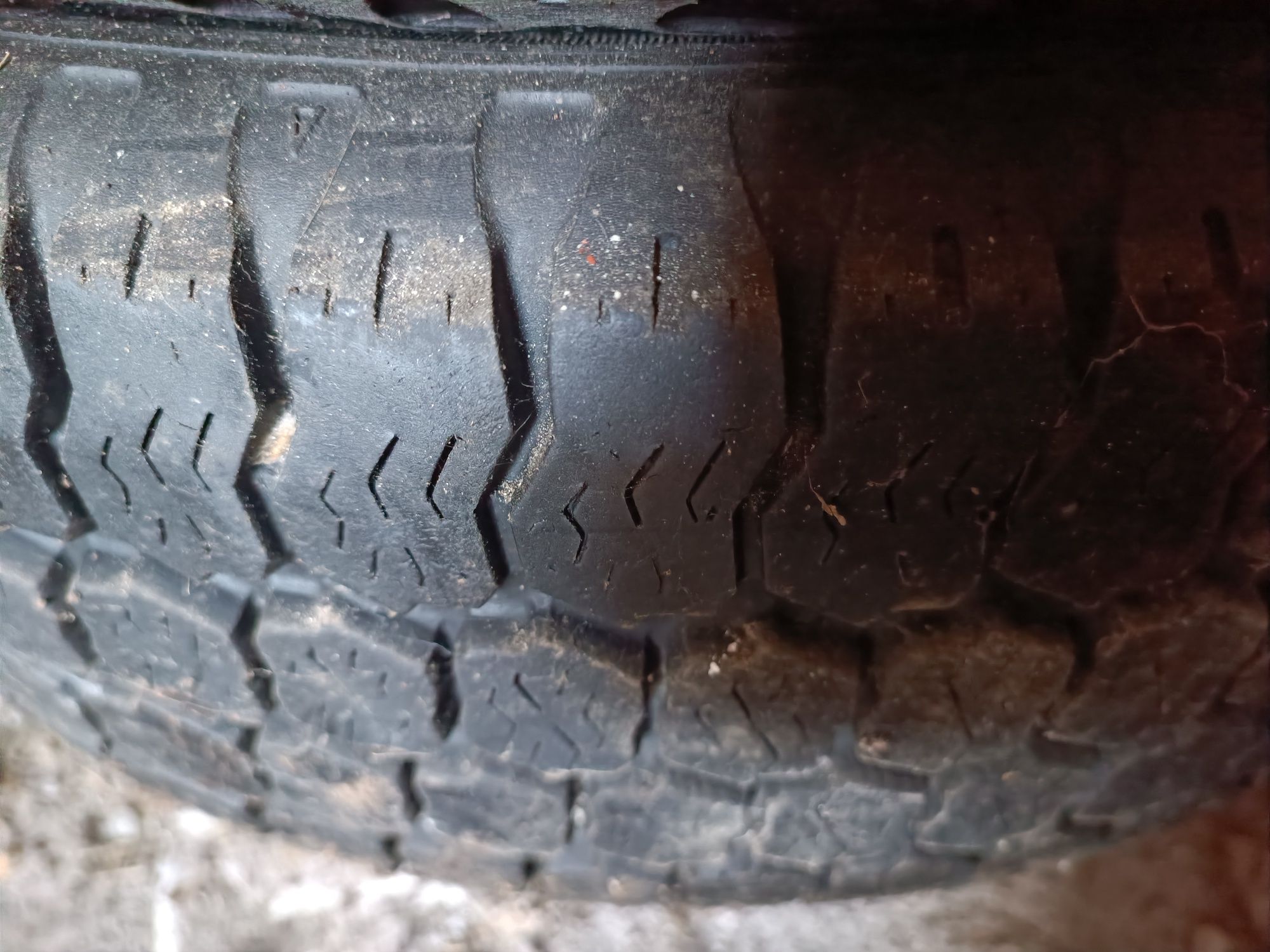 Продам грузовую резину /шины/ GoodYear 215/65 R 16C