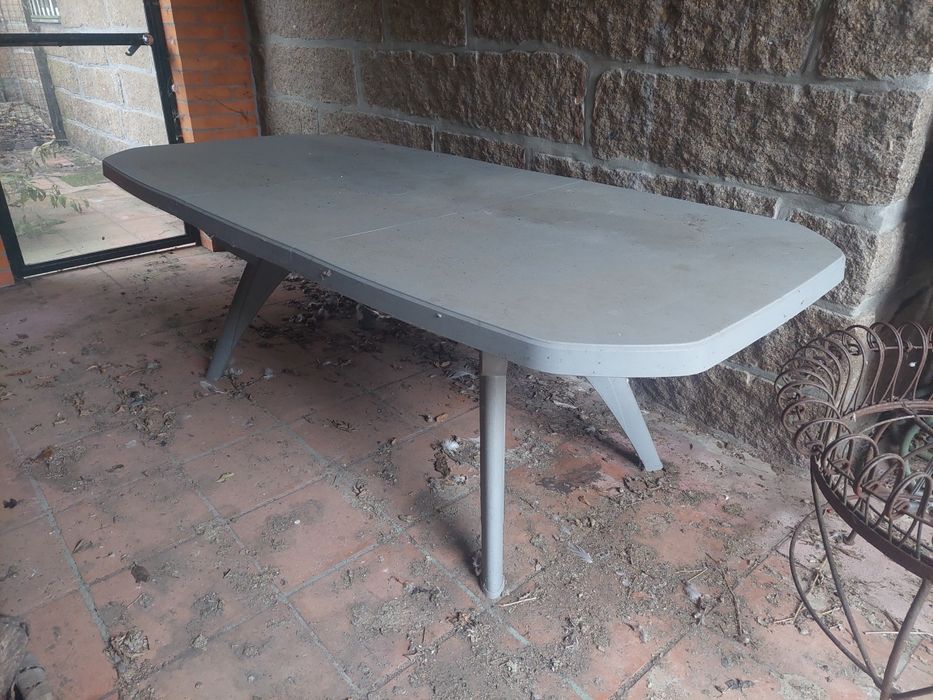 Conjunto de mesa e cadeiras de jardim