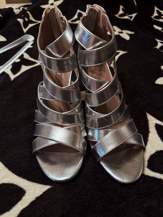 Продам крутые босоножки
