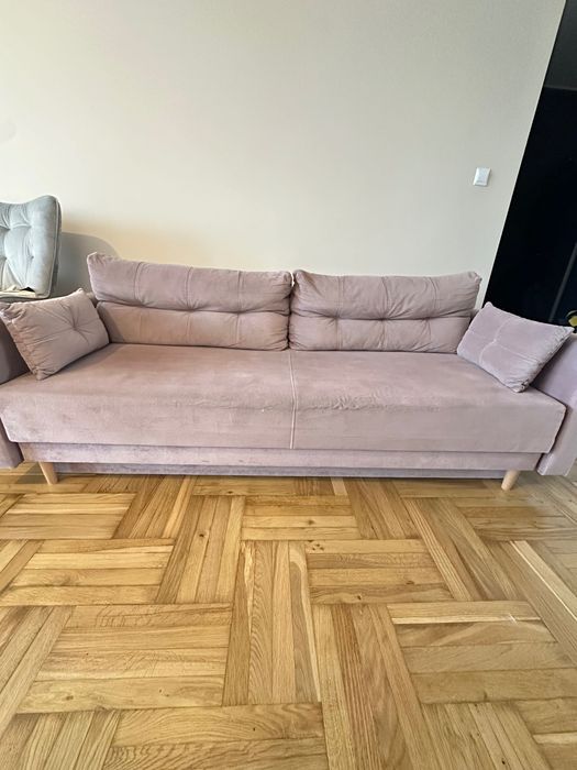 Różowa kanapa z funkcją spania