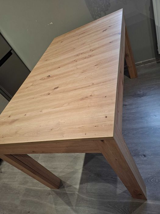 Sprzedam nowy stół rozkładany 80x140 rozkladany do 260 , wysokość 77cm
