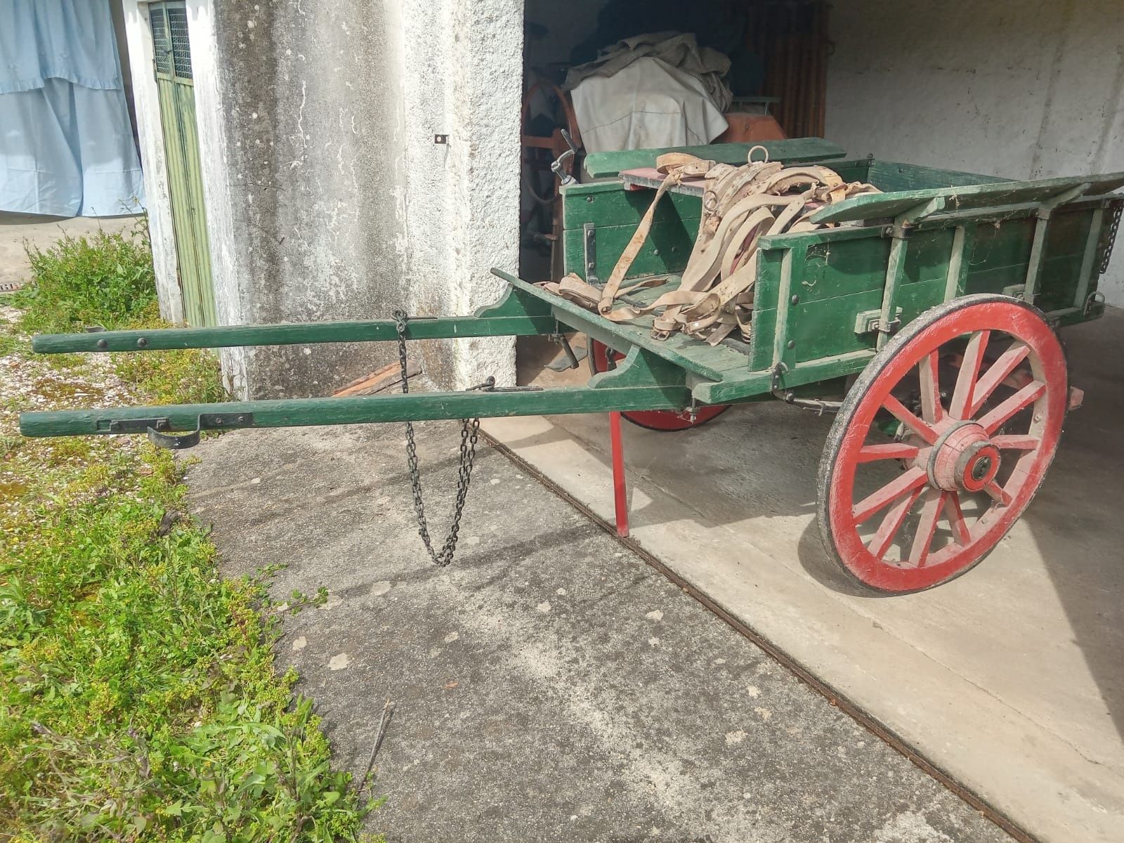 Carroça antiga em muito bom estado