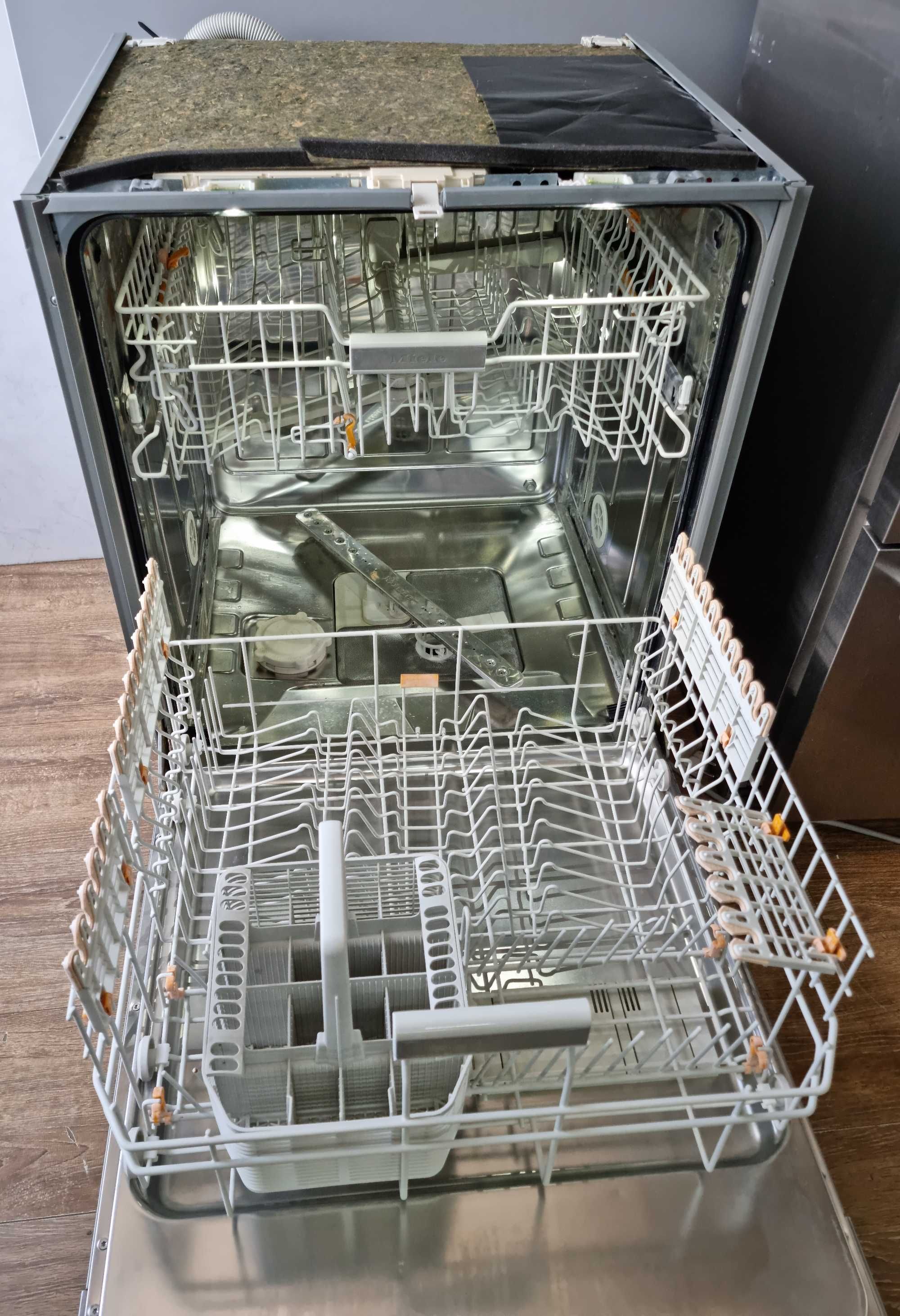 Zmywarka z widocznym panelem Miele PG 8131i, Zastosowanie w biznesie