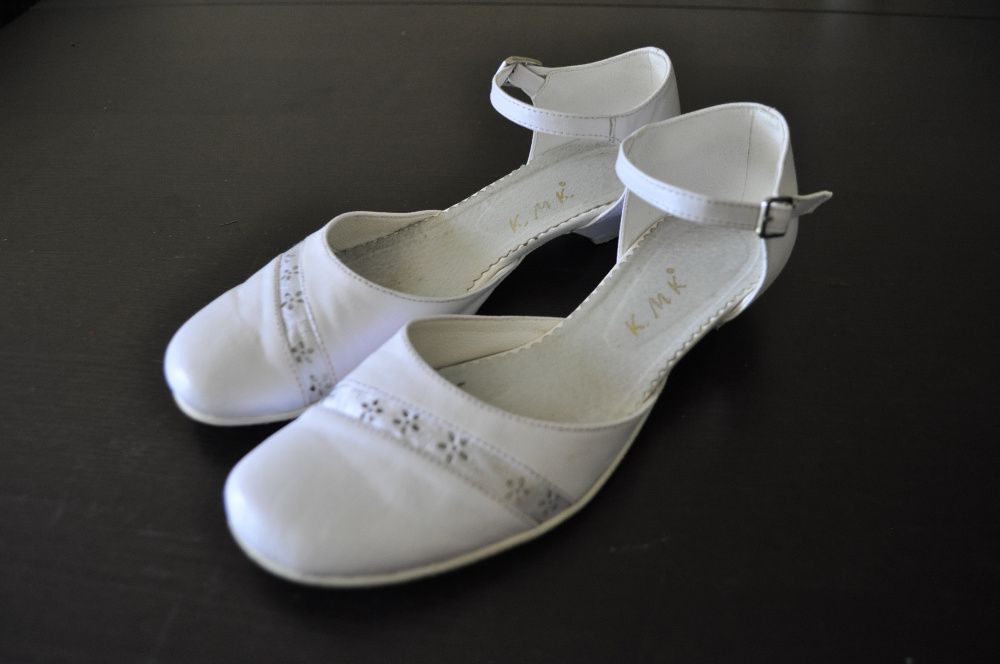 Pantofle Buciki komunijne obuwie wizytowe dla dziewczynki rozmiar 36