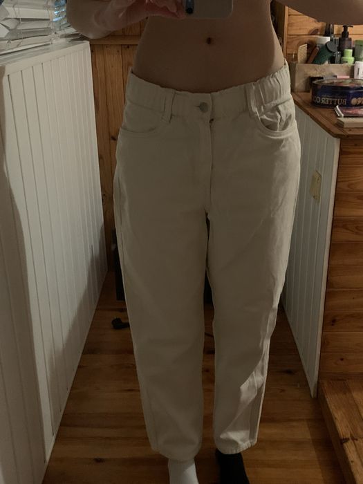 Молочные джинсы H&M