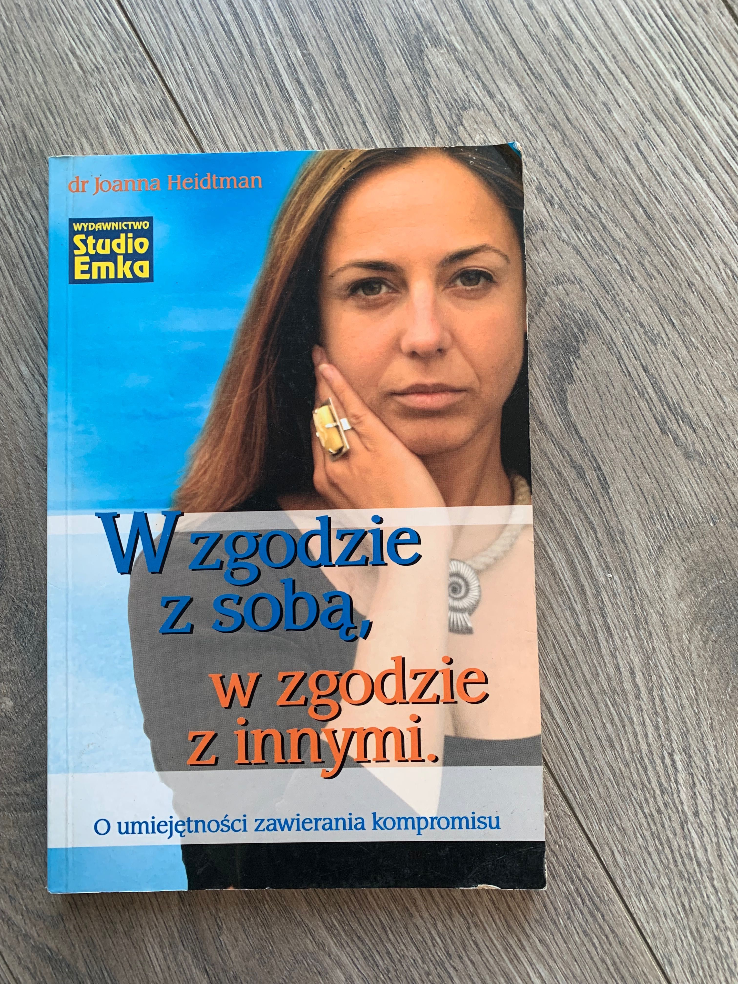 W zgodzie z sobą w zgodzie z innymi  
Joanna Heidtman