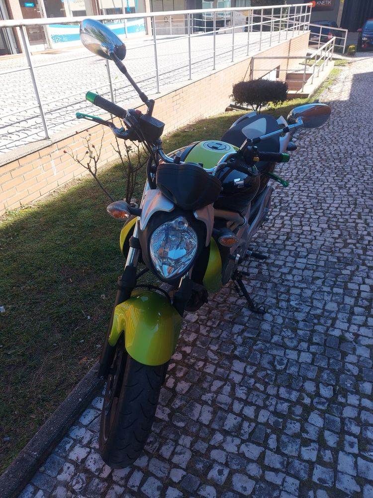 Suzuki SFV 650 Gladius – 26.000 km