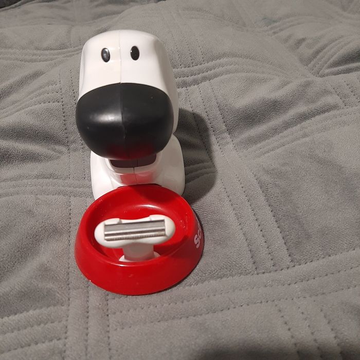 Podajnik na taśmę klejącą piesek