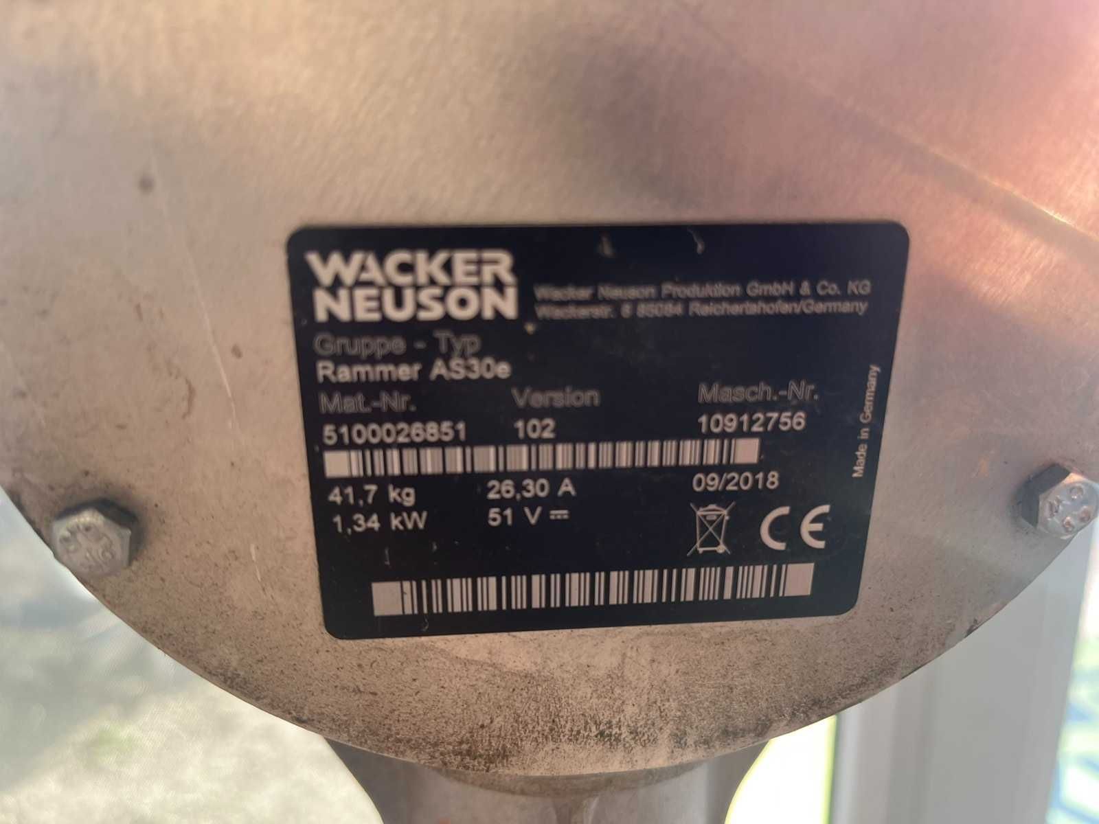 Аккумуляторная вибротрамбовка AS50e  Wacker Neuson вибронога вибролапа