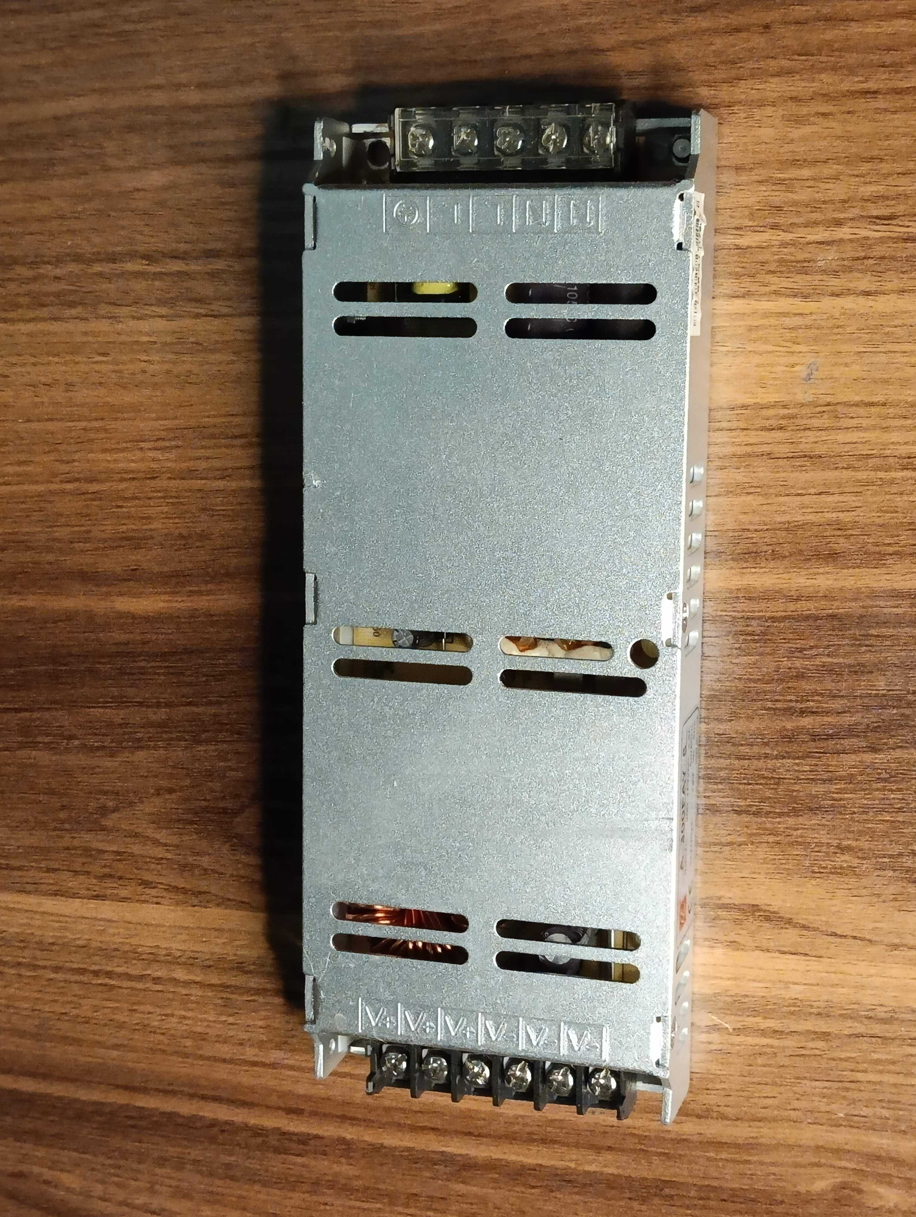 Блок питания драйвер для светодиодов LED 5V 60A A-300FAY-5