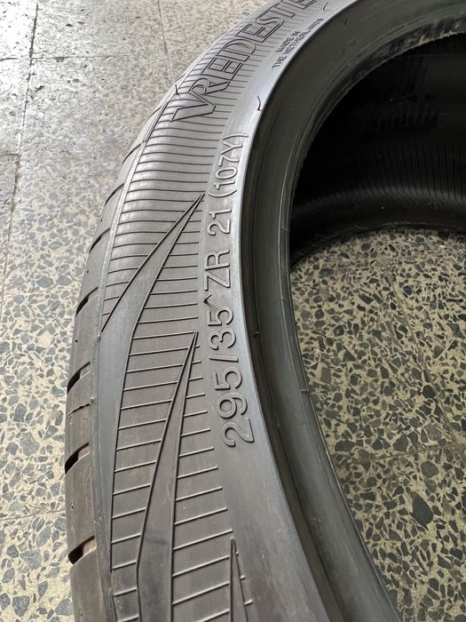 Pneus semi-novos 295/35R21