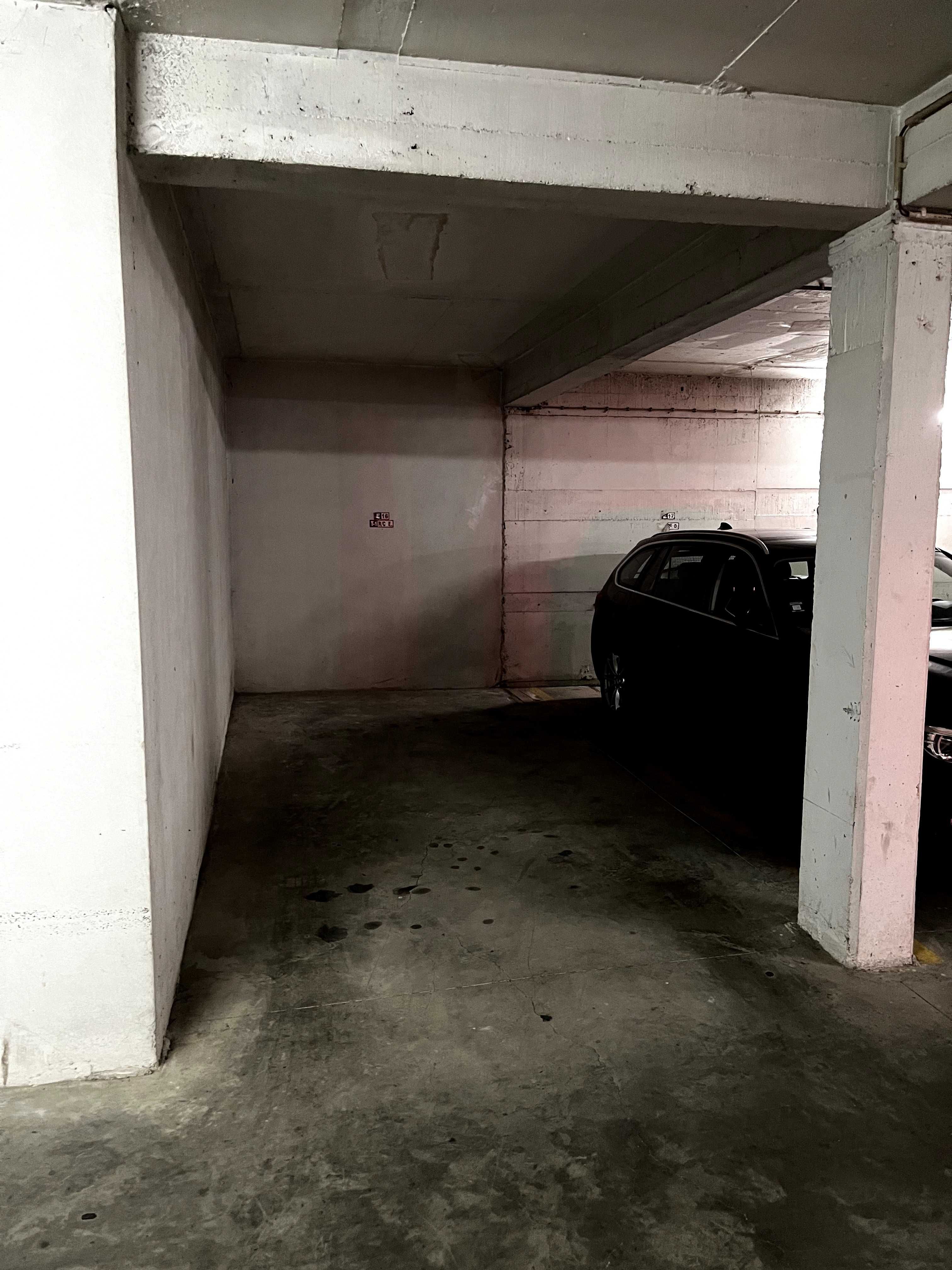Aluga-se Lugar de Estacionamento em Garagem Comum - Praia da Rocha