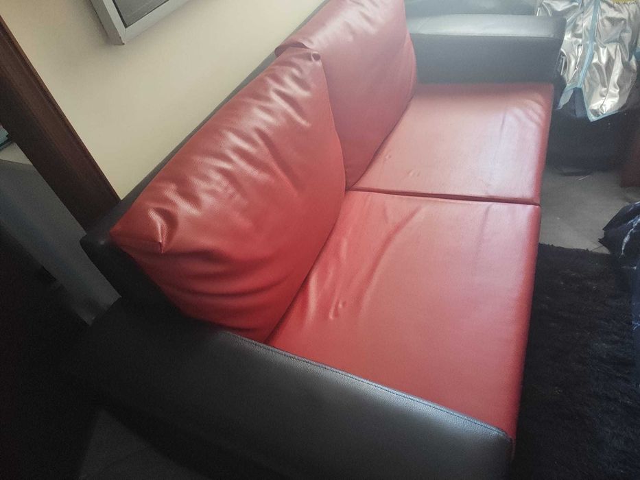Sofá cama 2 lugares preto e vermelho