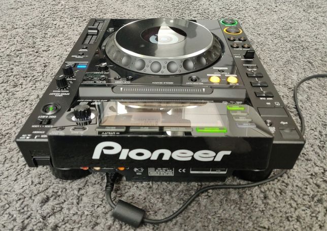 Pioneer CDJ - 2000