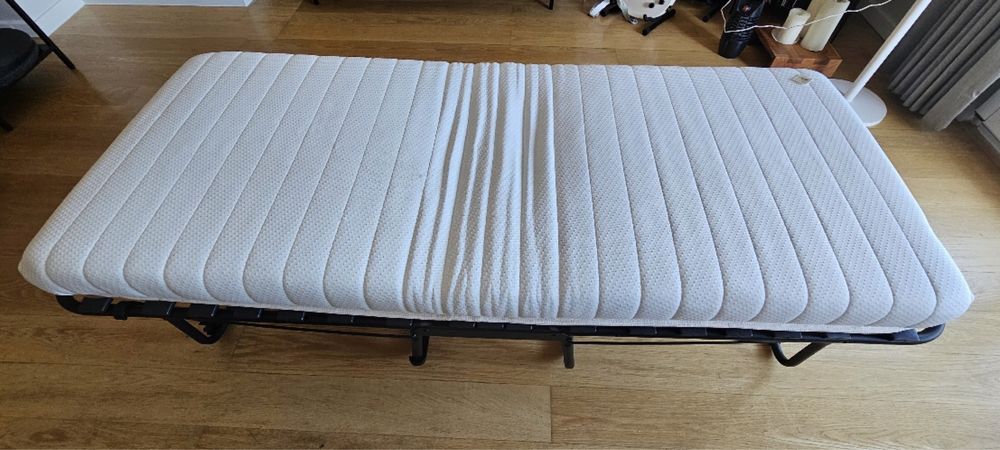 Vendo divan desdobravel com colchao novo.