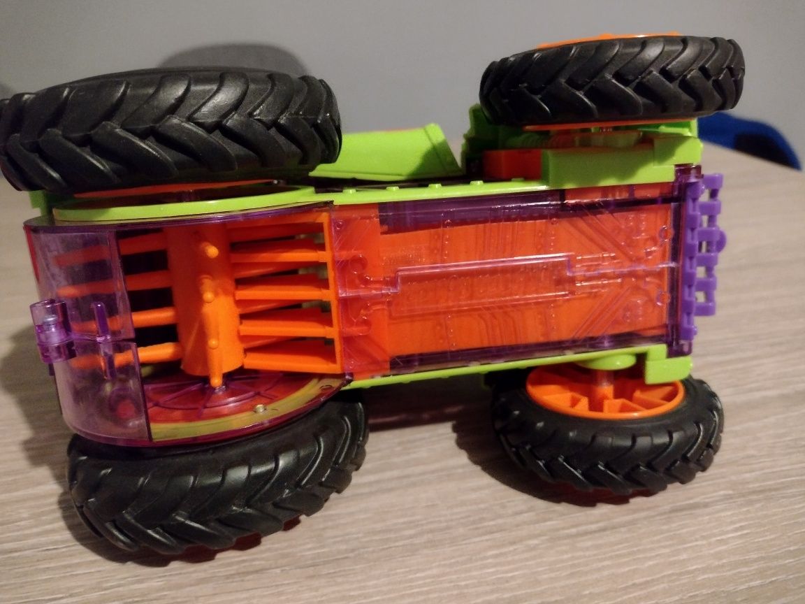 Superzings pojazd Monster Roller Hydro Truck + 2 figurki zings