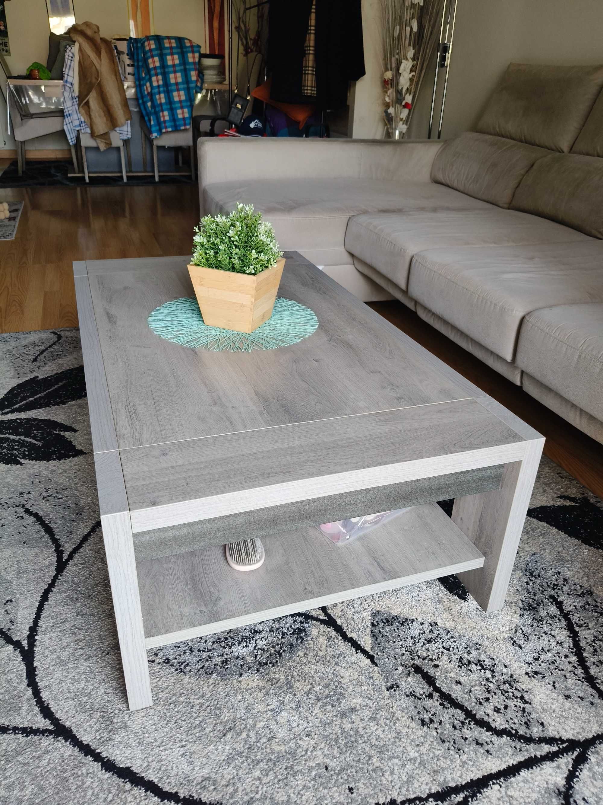 Sofá com mesa de sala gratis, causa da mudança.