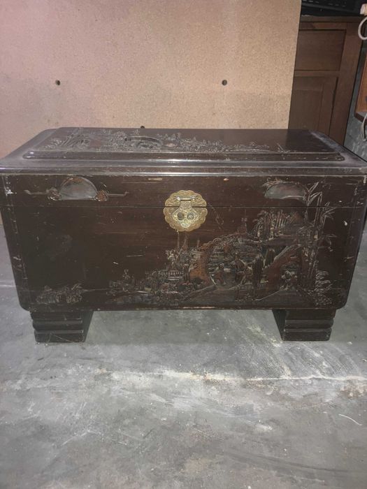 Arca Decorativa Vintage – Peça Única com Entalhes