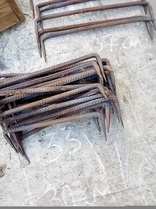 Продаю остатки стрйматериалов: фанера, куски гипсокартона, скобы.