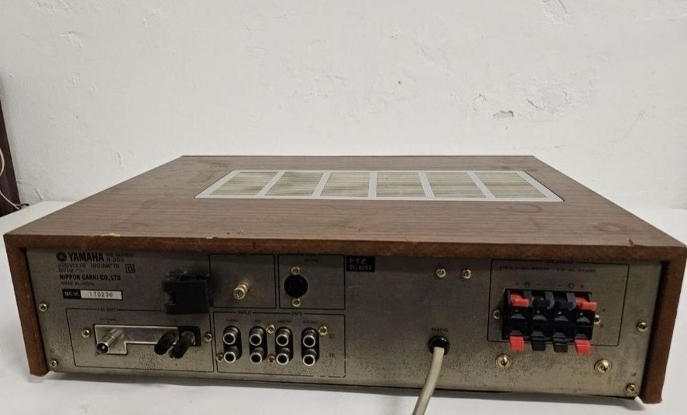 Amplituner Yamaha R-300. Made in Japan