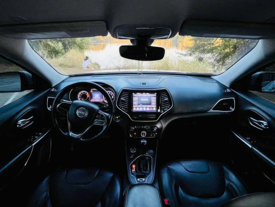 Jeep Cherokee Limited      2019