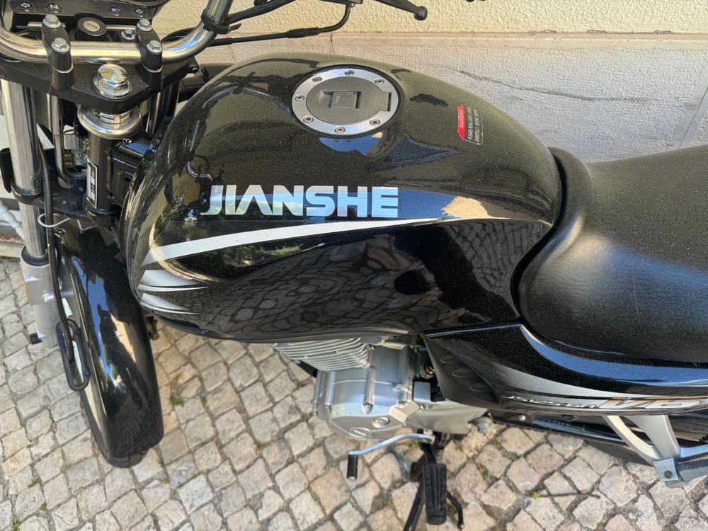 Mota 125cc pouco usada