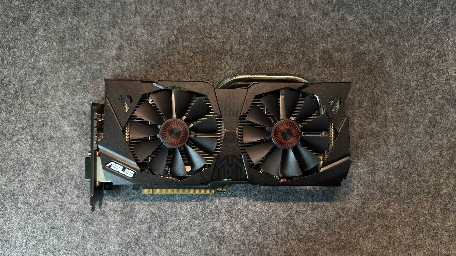 Komputer stacjonarny CPU: i5-6500, GPU: GTX970, RAM: 16GB
