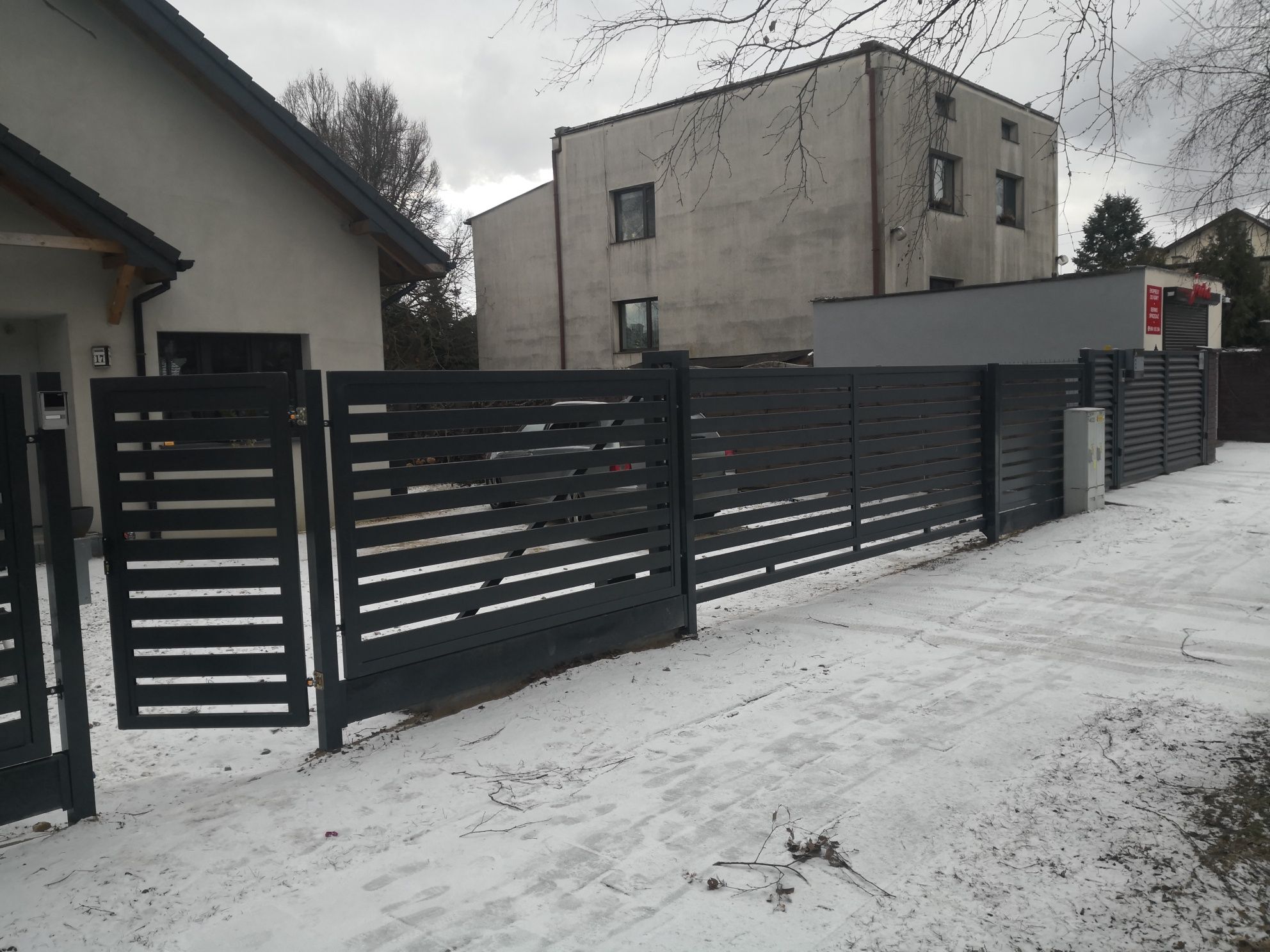 Brama wjazdowa, ogrodzenie