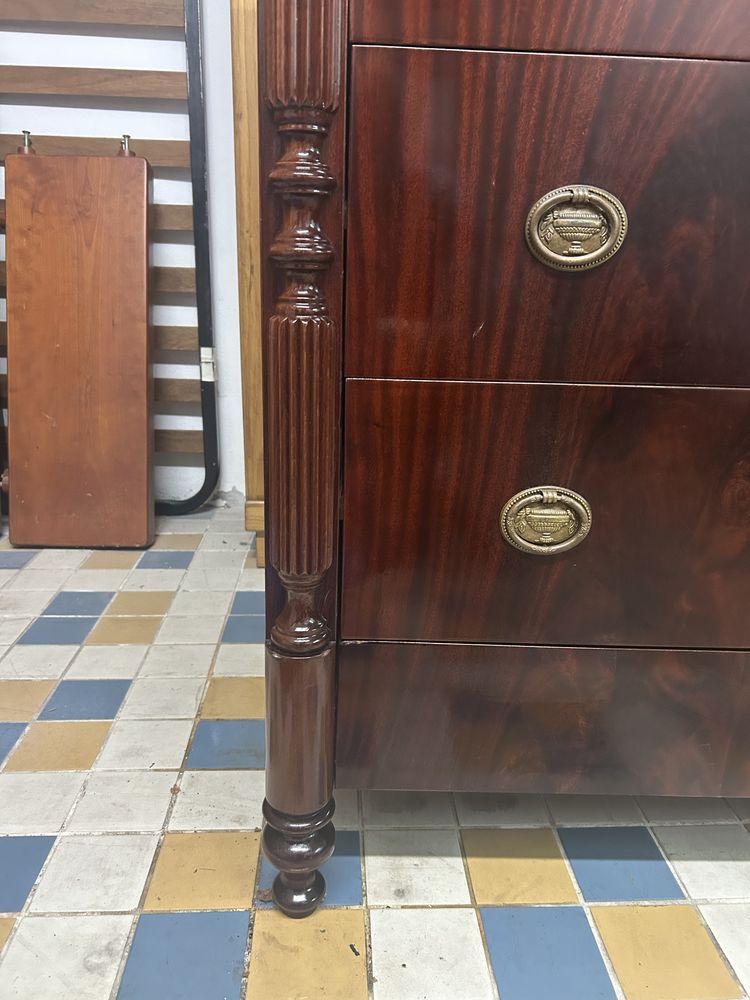 Comoda Inglesa em mogno. Bom estado.