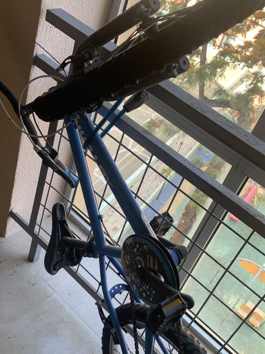 Bicicleta btwin,com corrente pra prender