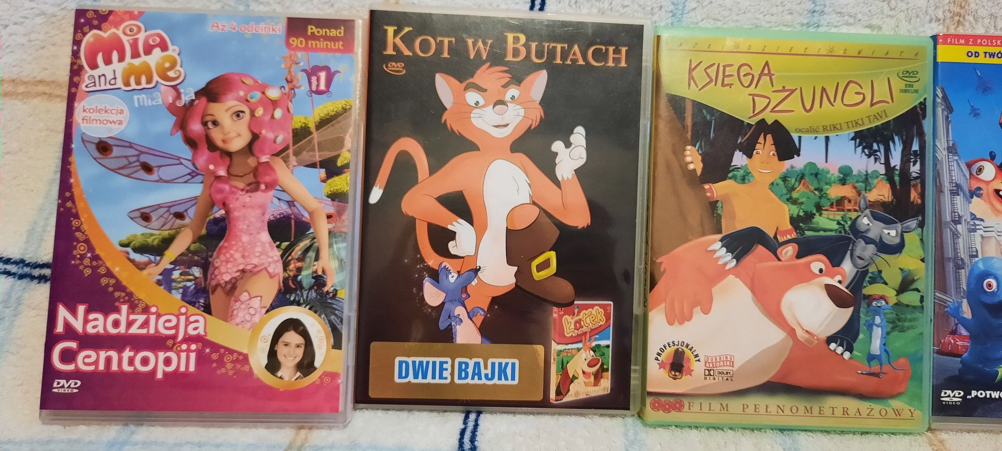 Bajki na DVD: Kot w butach, Księga Dżungli, Mia i ja i inne.