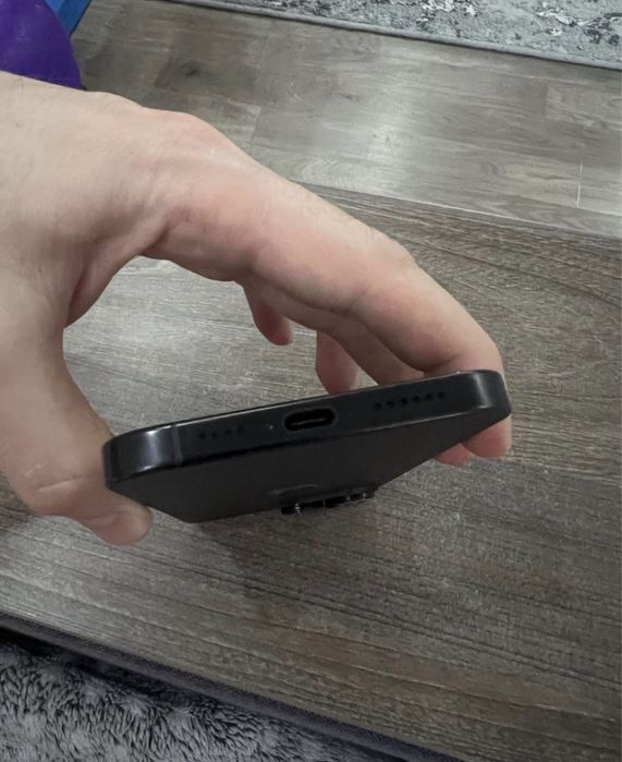 Продам IPhone 16 pro