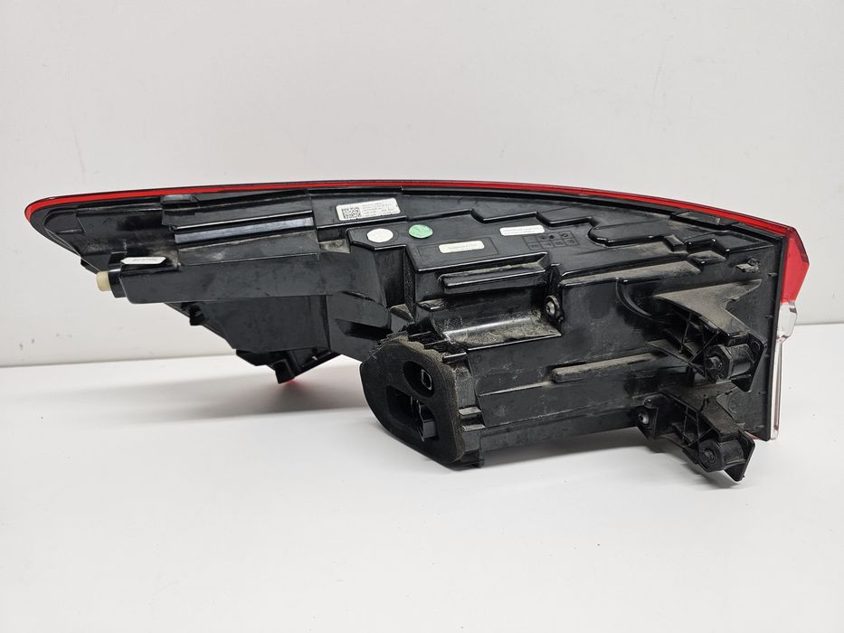 SKODA KODIAQ 565 lampa prawa tylna tył LED