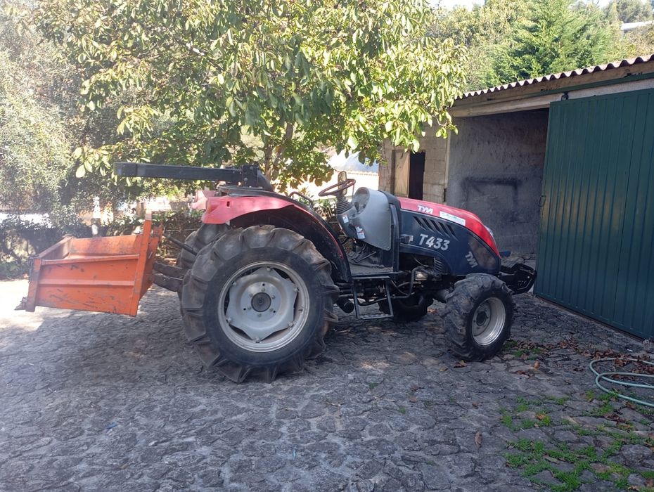 Trator agrícola tyn
