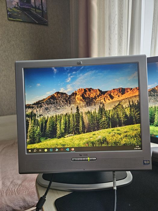 Монитор HP 1530 с динамиками