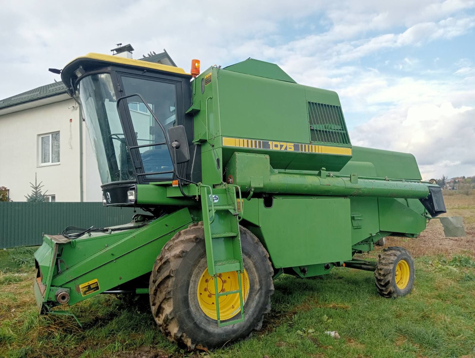 Комбайн свіжопригнаний John Deere 1075