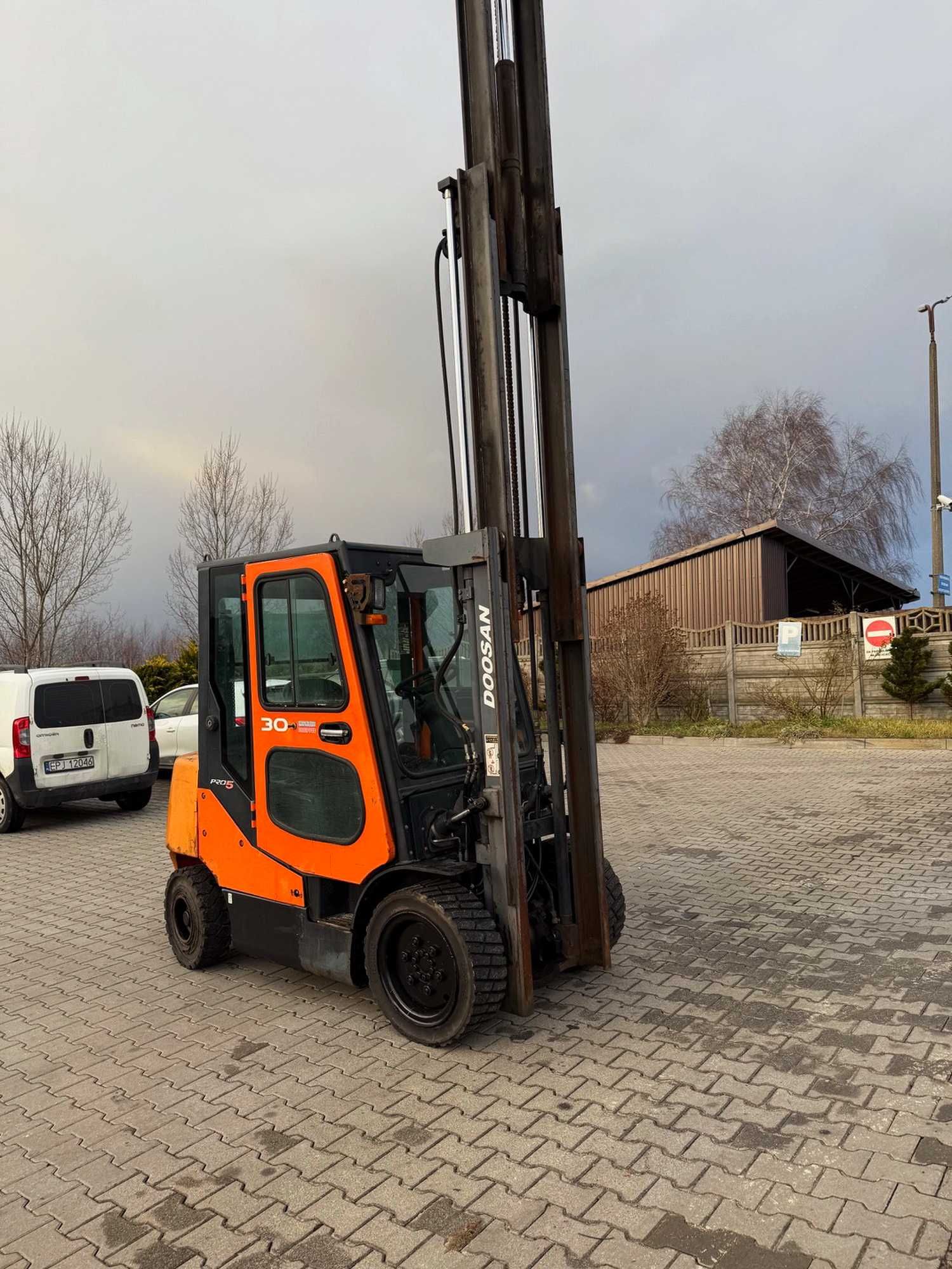 wózek widłowy DOOSAN D30S-5 diesel 3000kg Triplex 4.40m kabina 2014'