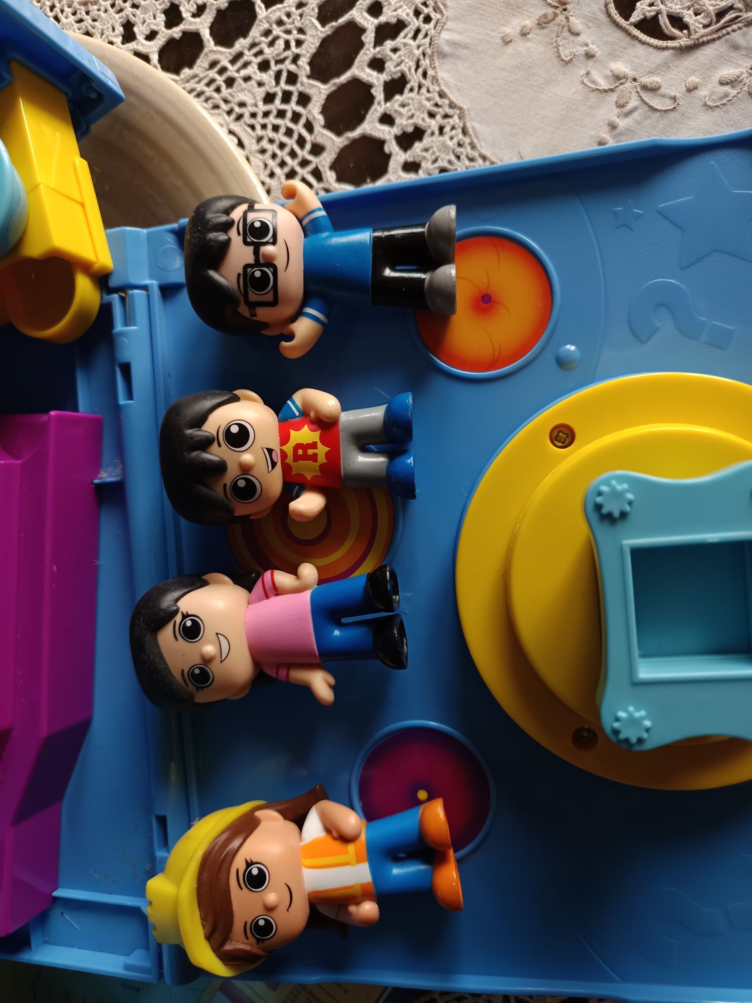 Ryan's master playdate 4 bonecas com caixa