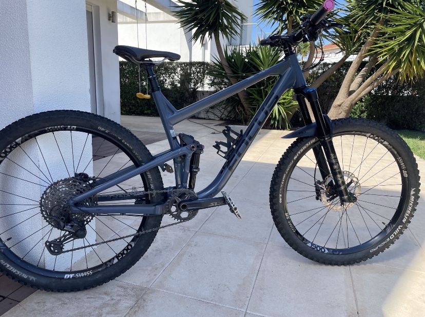 Bicicleta FOCUS MTB Full Suspension FOX 34