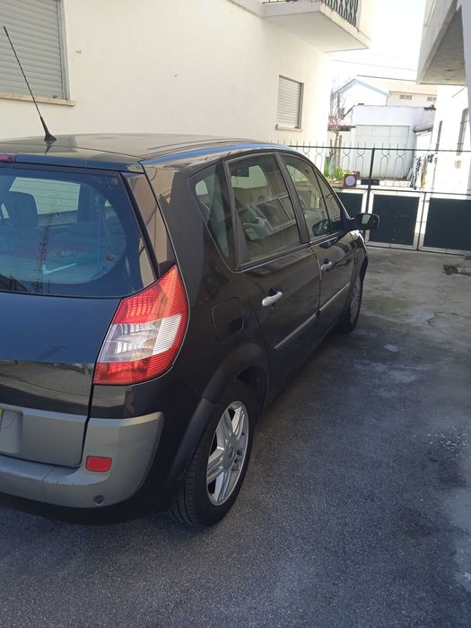Carro ligeiro em bom estado de conservação