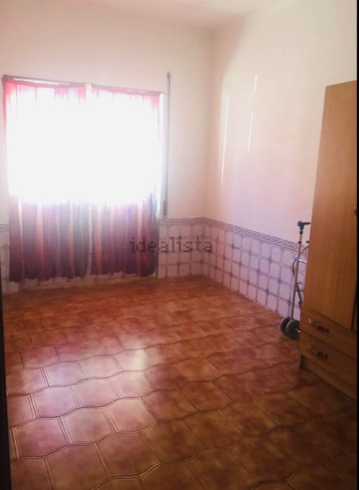 Quarto espaçoso e tranquilo para arrendar - 450€ - Vale da Amoreira