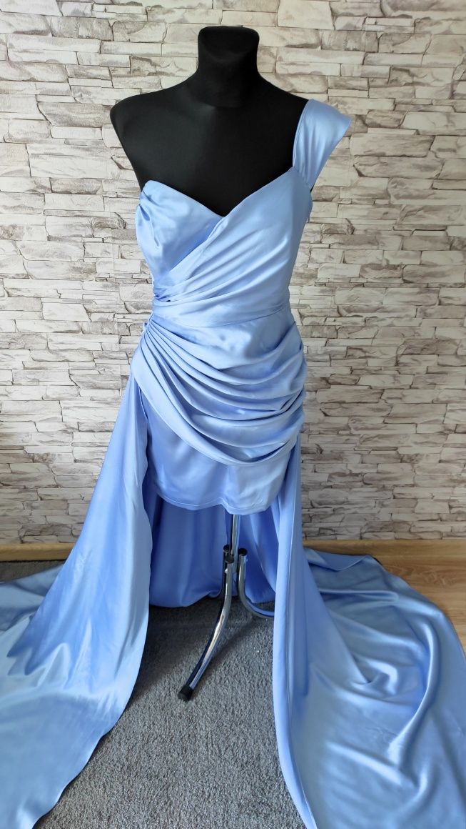 Sukienka maxi z trenem w kolorze błękitnym Yaura S