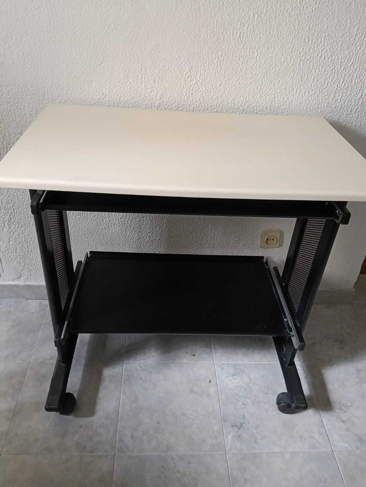 Mesa de computador/ escrivaninha