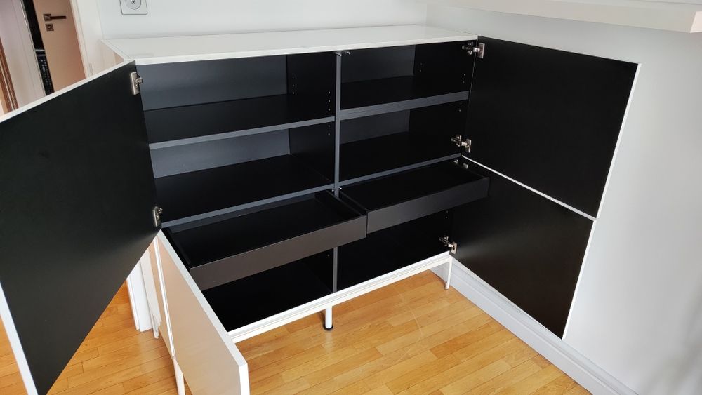 Biała szafka komoda