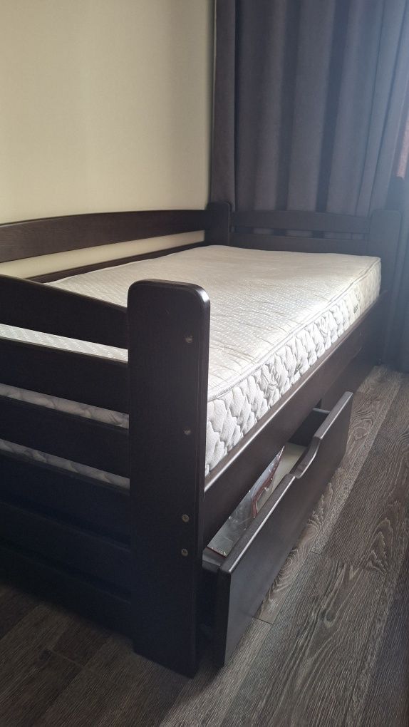 Ліжко з дерева з ящиками ,та бортиком