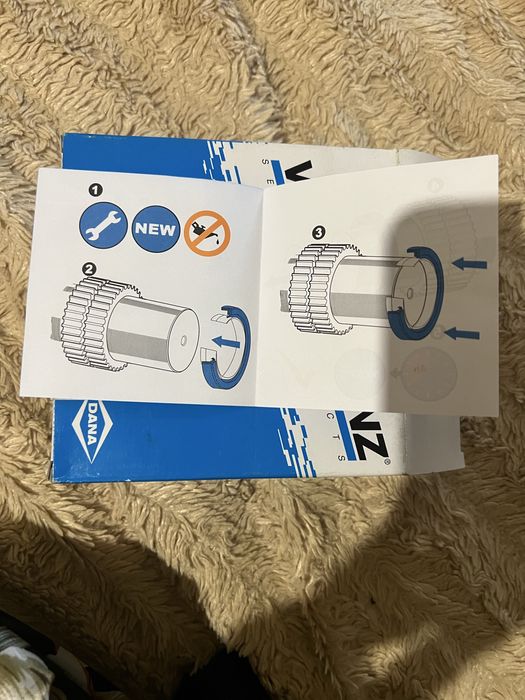 Це сальник колінчастого вала (crankshaft seal / shaft seal)